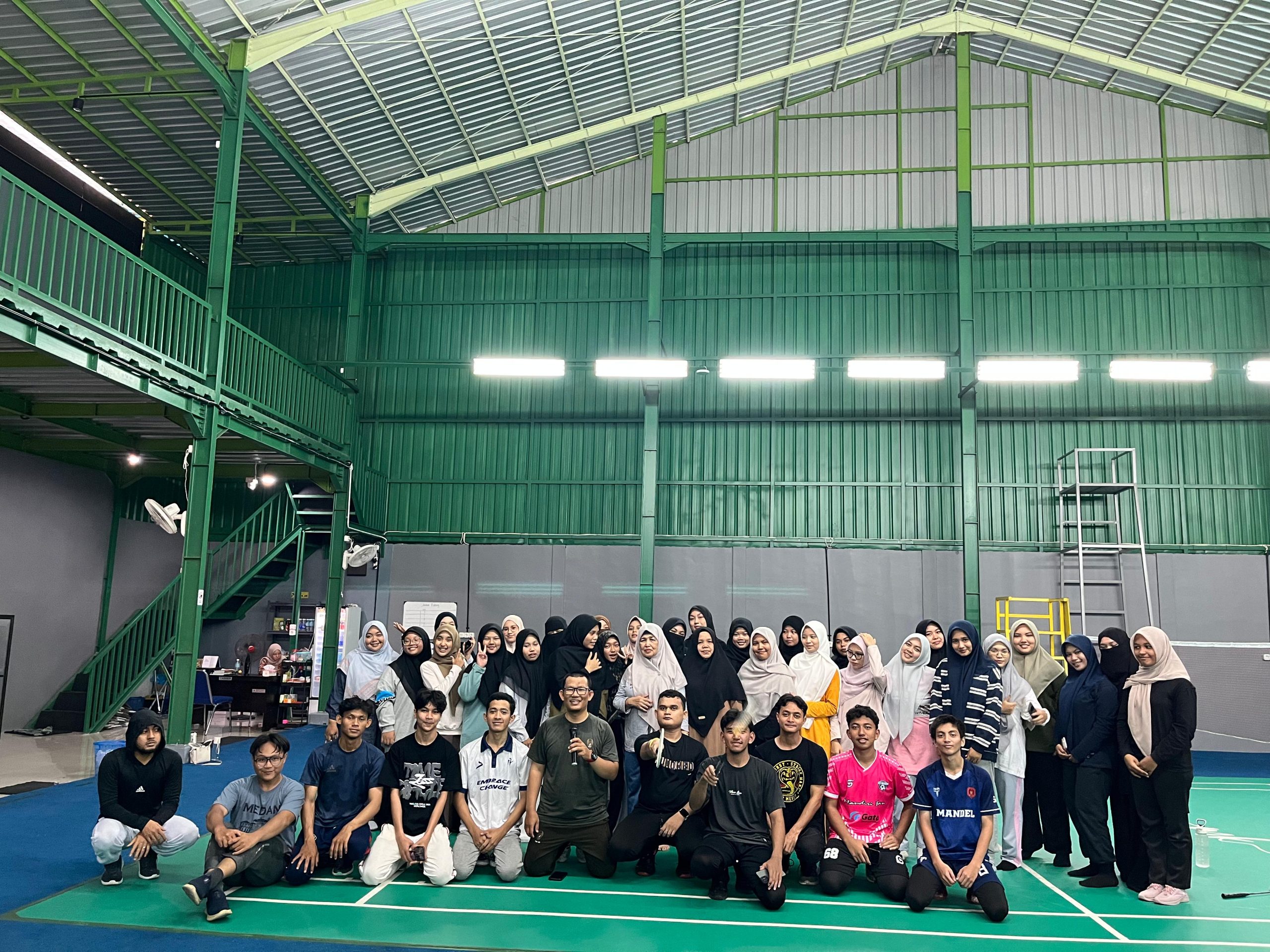 Read more about the article Badminton Day with AMMAR, Tutup Kebersamaan Relawan Ramadhan dengan Nuansa Sportif dan Ukhuwah